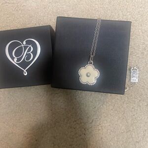 Elegant Cream Flower Pendant Necklace